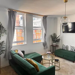 Serene Ocean Side Btn Apartment
